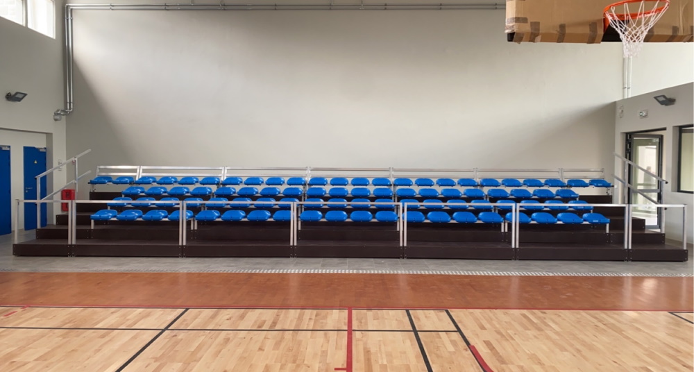 Tribunes St Go Vue de face